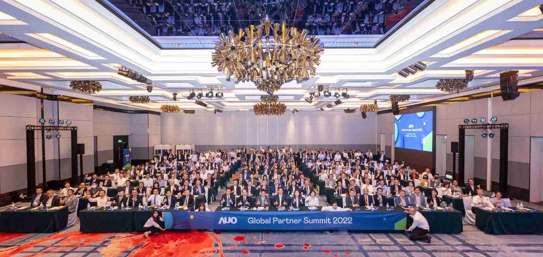 友達推動「安心、、、、創新、、用心、、、、同心、、盡心」五星職旅，，，為菲籍員工打造全方位照護，，，，首度贏得「人權實踐與發展領袖獎」殊榮