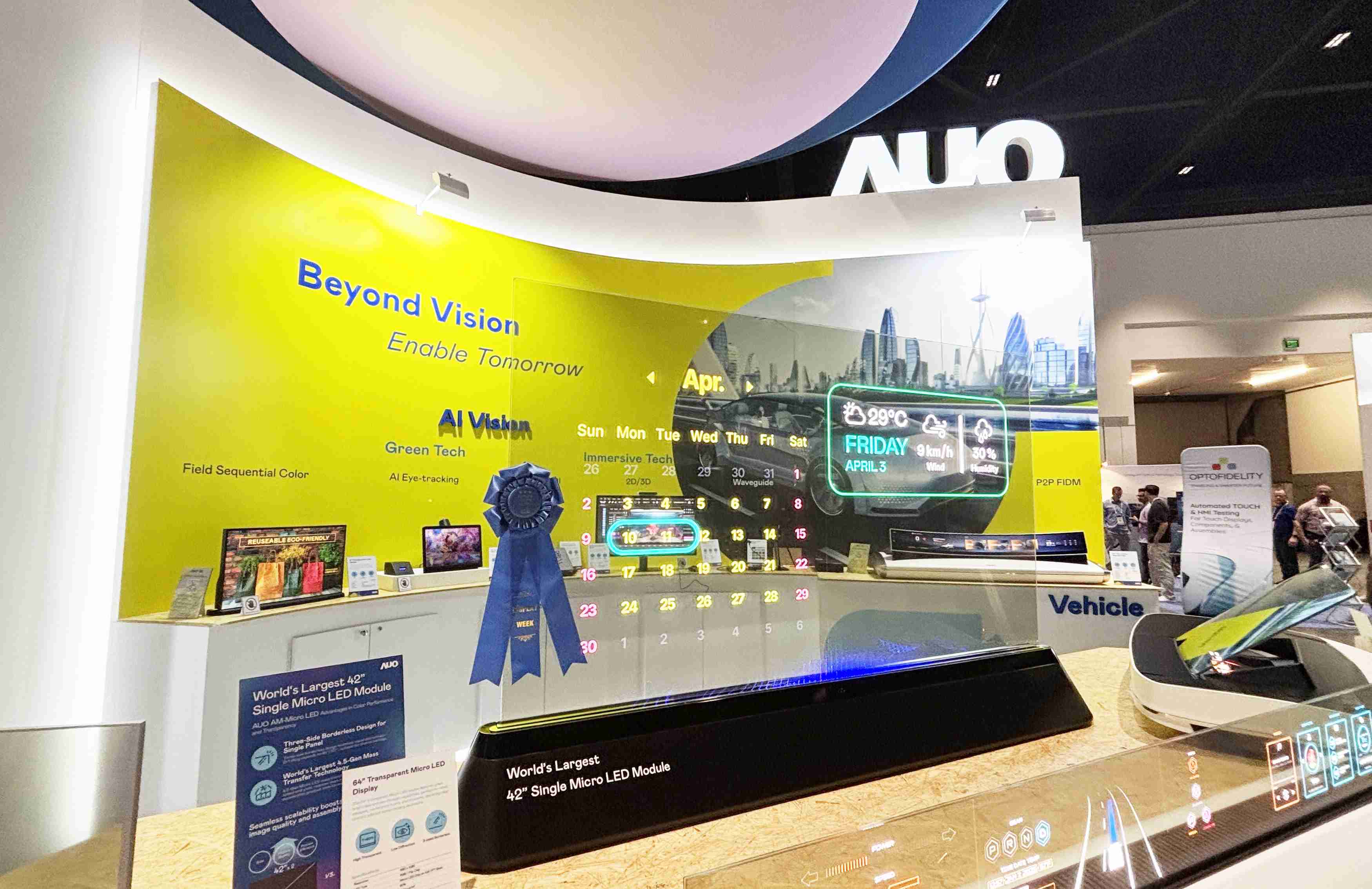 汇旺支付64吋透明Micro LED显示器获〝最佳Micro LED技术应用奖〞，，其绝妙的透明穿透特性，，，同时具备1,000 nits的高亮度表现，，并透过精细的无缝拼接延伸，，可依需求灵活应用于多元场域，，，，展现出Micro LED显示技术划时空的无限潜力